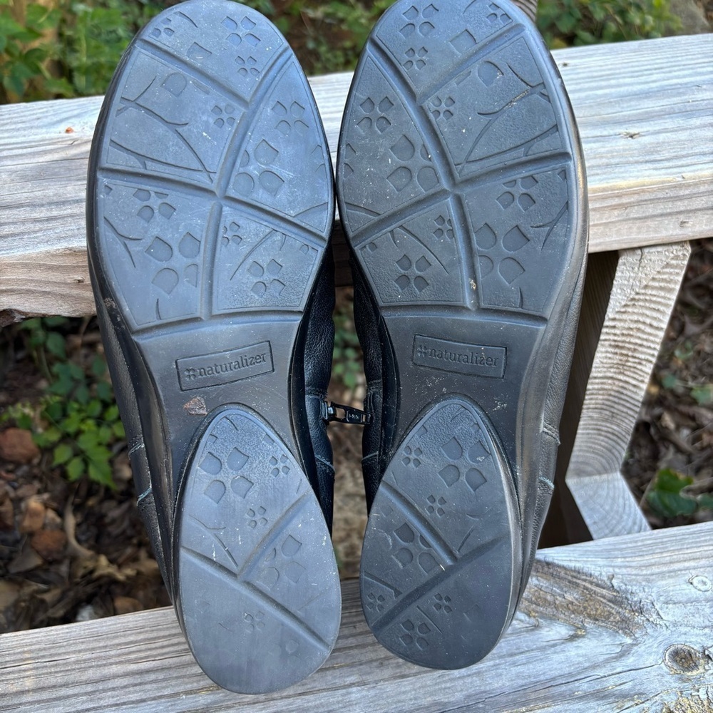 Naturalizer's Cassini Ankle Booties. Black Leather 10 - Picture 8 of 11